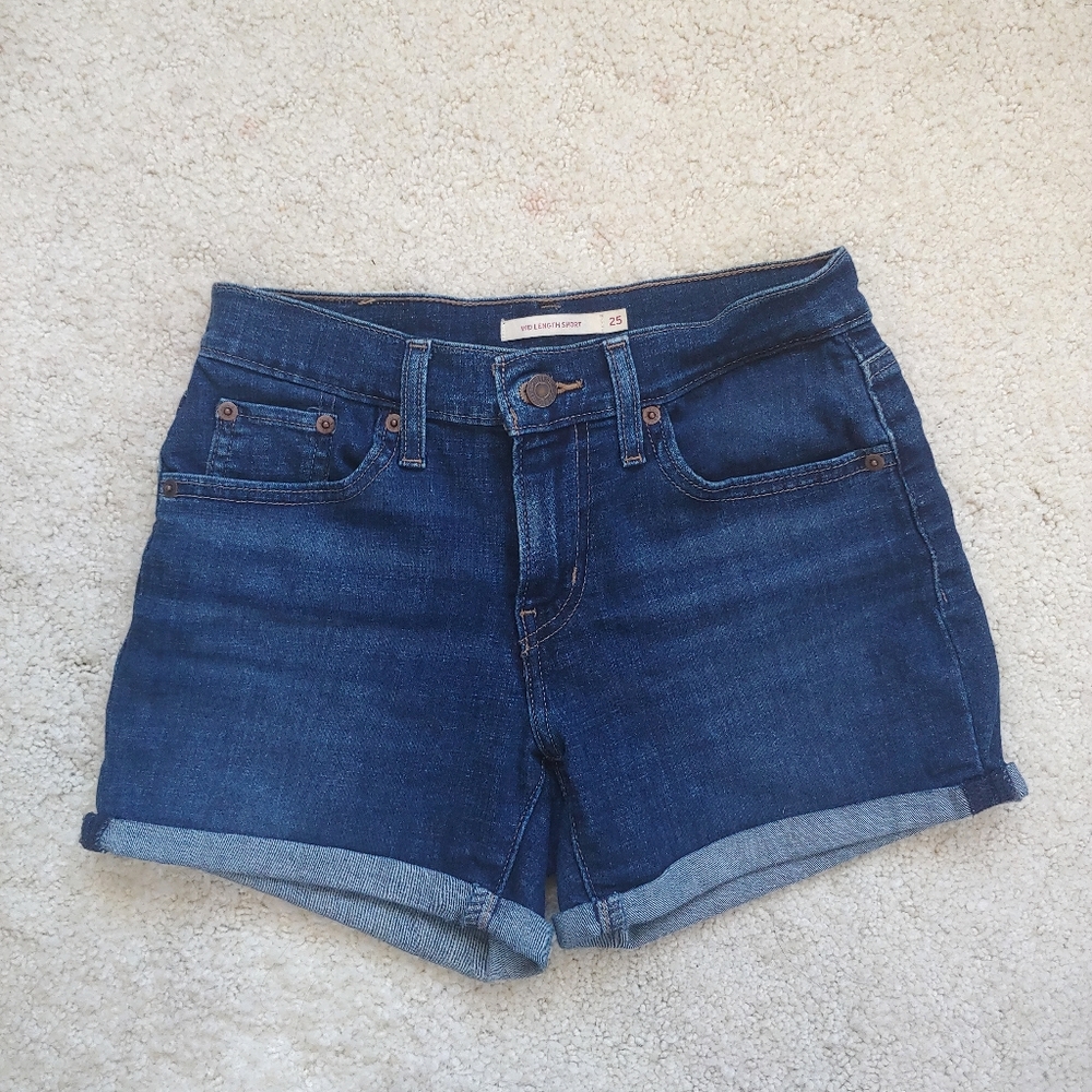 Dark Wash Levi Midi Shorts size 26